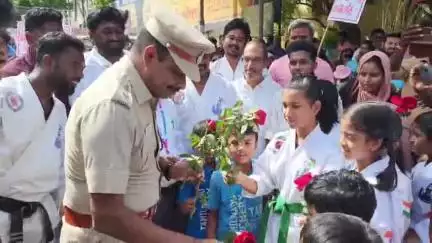 காஞ்சிபுரம்: வட்டாட்சியர் அலுவலகத்தில் இருந்து போதைப்பொருள் தடுப்பு விழிப்புணர்வு பேரணி,எஸ்பி கொடியசைத்து தொடக்கி வைத்தார்
