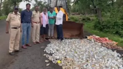 सावली: पाथरी पोलिसांनी 2 लाख 44 हजार 555 रुपयाचा अवैध देशी दारू साठा केला नष्ट