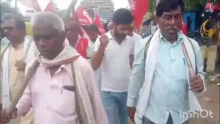 पीरो: मतदाता पुनरीक्षण के विरोध में भाकपा माले नेताओं ने चरपोखरी बाजार में निकाला विरोध मार्च