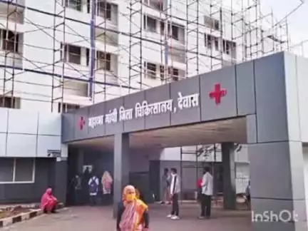देवास नगर: तेज रफ्तार पिकअप ने ली युवक की जान, अमलतास अस्पताल के सामने दर्दनाक हादसे में मौके पर मौत