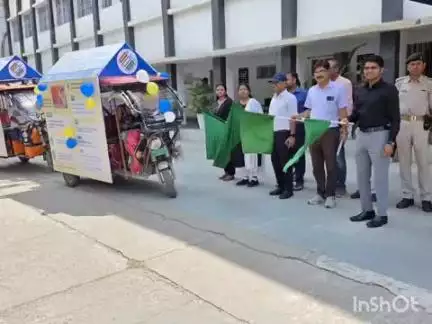 शिवहर: समाहरणालय परिसर में डीएम ने विशेष गहन पुनरीक्षण कार्यक्रम के प्रचार वाहन को दिखाई हरी झंडी