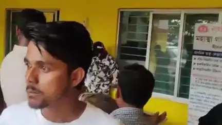 ডবকাৰ নীলবাগানত সংঘটিত হয় চাঞ্চল্যকৰ ঘটনা,ড্ৰাগছ আসক্ত যুৱকৰ আক্ৰমণত মৃত্যুৰ সৈতে যুঁজিছে শিক্ষয়ত্ৰী মাতৃ