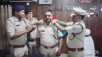 जामताड़ा: पुलिस अधीक्षक कार्यालय में प्रमोशन शिरोमणि कार्यक्रम का आयोजन, एसपी, एसडीपीओ सहित कई लोग शामिल