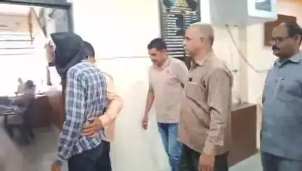 अकोला: एका सोळा वर्षीय अल्पवयीन मुलीचा एका ऑटोचालकाने विनयभंग केल्याची धक्कादायक घटना समोर, आरोपी अटकेत.