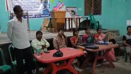 গোসাবা: বৃহস্পতিবারের বাজারে আমতলী অঞ্চল তৃণমূল নেতৃত্ব ও বুথ সভাপতিদের নিয়ে শহীদ দিবসের প্রস্তুতি মিটিং করলেন অঞ্চল সভাপতি