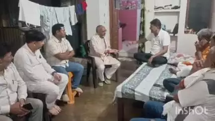 रॉबर्ट्सगंज: रॉबर्ट्सगंज नगर के व्यवसायी के पुत्र के दुःखद निधन पर सदर विधायक ने घर पहुंचकर दी सांत्वना