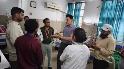 रामपुर: मुख्य विकास अधिकारी नंदकिशोर कलाल ने रामपुर के जिला अस्पताल का औचक निरीक्षण किया, साफ-सफाई को लेकर दिए जरूरी निर्देश