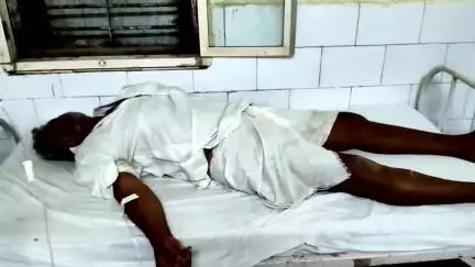 नरवर: सिमिरिया गांव में ज़मीन के लिए मनीराम बघेल ने माता-पिता पर सरीया से किया हमला, माता-पिता गंभीर