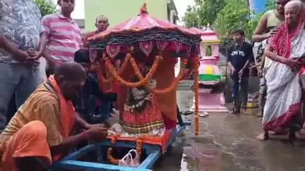 ସମ୍ବଲପୁର ମ୍ୟୁନିସିପାଲଟି: ନନ୍ଦପଡା ଶୀତଳ ଷଷ୍ଠୀ ଯାତ୍ରାରେ ସାଷୀଗୋପିନାଥ ମହାପ୍ରଭୁ ନନ୍ଦପଡାରୁ ସାକ୍ଷାପଡା ସ୍ୱମନ୍ଦିରକୁ ବାହୁଡ଼ିଲେ