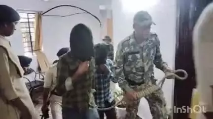 जामताड़ा: मुरीडीह में साइबर पुलिस ने ₹1.02 लाख के साथ दो साइबर अपराधियों को गिरफ्तार कर जेल भेजा, एसपी ने दी जानकारी