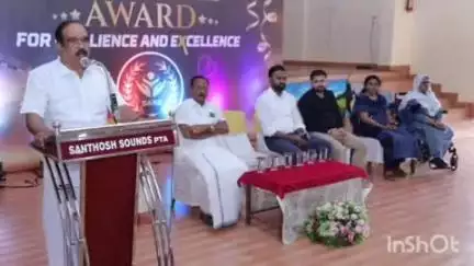 കോഴഞ്ചേരി: കളക്ടേഴ്സ് റസിലിയൻസ് ആൻഡ് എക്സലൻസ് അവാർഡ് വിതരണം ഓമല്ലൂർ ദർശന ഓഡിറ്റോറിയത്തിൽ നടന്നു