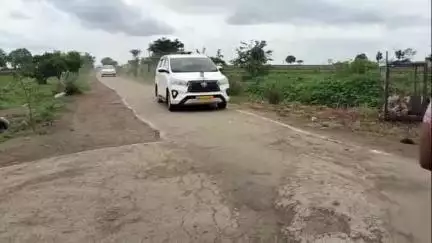 हिंगोली: ब्रह्मपुरी येथे मुख्य कार्यकारी अधिकारी अंजली रमेश यांनी जिल्हास्तरीय स्मार्ट ग्राम योजनेअंतर्गत केली पाहणी