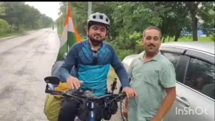गढ़वा: राजस्थान नागौर निवासी व्यक्ति साइकिल यात्रा के दौरान पहुंचा गढ़वा, 35 हजार किमी से अधिक कर चुके हैं यात्रा