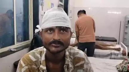 मिहोना: मेहदा गांव के पास लोडिंग वाहन की टक्कर से कार सवार 2 लोग हुए घायल, कार हुई क्षतिग्रस्त