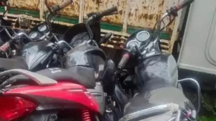 कोडरमा: तिलैया पुलिस ने चोरी की दो मोटरसाइकिलों के साथ एक युवक को गिरफ्तार किया