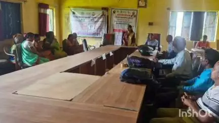 गारू: धरती आबा जनजातीय ग्राम उत्कर्ष अभियान के तहत गारू के कोटाम और सरयू के चौराहा पंचायत भवन में शिविर लगाया गया