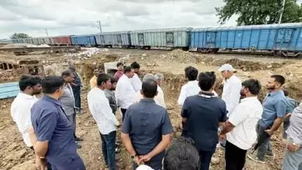 ಭಾಲ್ಕಿ: ಸಿದ್ದೇಶ್ವರ ಗ್ರಾಮದ ಸೇರಿ ವಿವಿಧೆಡೆ ಸಂಸದರಿಂದ ರೈಲ್ವೆ ಕೆಳ ಸೇತುವೆ ನಿರ್ಮಾಣ ಕಾಮಗಾರಿ ಪರಿಶೀಲನೆ