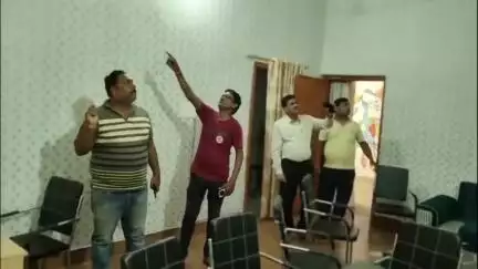 गिरिडीह: ग्रामीण विकास विशेष प्रमंडल गिरिडीह के कार्यपालक अभियंता के निर्देश पर प्रखंड मुख्यालय भवन का निरीक्षण किया गया