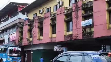 നിലമ്പൂർ: 'കണ്ണ് തുറക്കണം, അപകടം വരും മുമ്പ് തന്നെ', നഗരസഭയുടെ പഴയ ബസ് സ്റ്റാൻഡ് കെട്ടിടം അപകടാവസ്ഥയിൽ #localissue