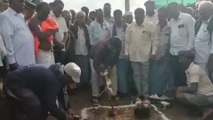 ಹಾನಗಲ್: ಸುರಳೇಶ್ವರ ಗ್ರಾಮದಲ್ಲಿ ರಸ್ತೆ ಅಭಿವೃದ್ಧಿ ಕಾಮಗಾರಿಗೆ ಶಾಸಕ ಶ್ರೀನಿವಾಸ್ ಮಾನೆ ಚಾಲನೆ