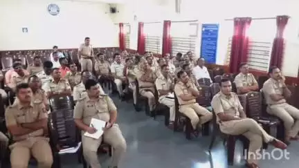 निलंगा: महाराष्ट्र महाविद्यालयात 'बँक फ्रॉड व डिजीटल बँकींग फ्रॉड' विषयावर पोलिसांची कार्यशाळा पार पडला
