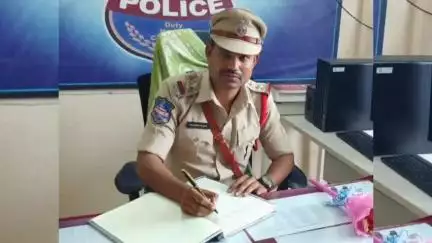 సిర్పూర్ టి: బెజ్జూర్ ఎస్సై ప్రవీణ్ కుమార్ బదిలీ, నూతన ఎస్సైగా బాధ్యతలు చేపట్టిన సర్తాజ్ పాషా
