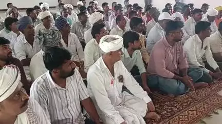 વાવ: શહેર ખાતે આવેલ એપીએમસીમાં ધારાસભ્યના અધ્યક્ષ સ્થાને સરપંચોની મીટીંગ યોજાઇ