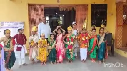 मंगरूळपीर: शहरालगतच्या विठ्ठल-रुक्मिणी संस्थान सोनखास येथे विठ्ठल-रखुमाईच्या वेशभूषेत आलेल्या चिमुकल्यांचे स्वागत