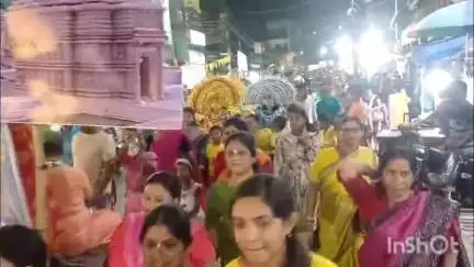 বনগাঁ: আজ রথযাত্রা উপলক্ষে বনগাঁতে এক শোভাযাত্রার আয়োজন করা হয়