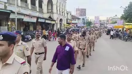 मिरज: मोहरम आणि आषाढी एकादशीच्या पार्श्वभूमीवर मिरज शहरात पोलीस प्रशासनाकडून पथसंचालन