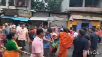 গাইঘাটা: আজ গাইঘাটার চাঁদপাড়া বাজার থেকে ঝাউডাঙ্গা রোড হয়ে শেখহাটির দিকে যাচ্ছে জগন্নাথ দেবের রথ।