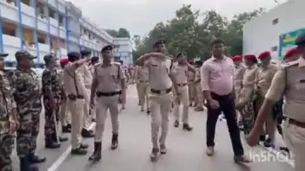 नवादा: समाहरणालय परिसर से मुहर्रम त्यौहार को लेकर निकला फ्लैग मार्च, पुलिस अधीक्षक रहे मौजूद