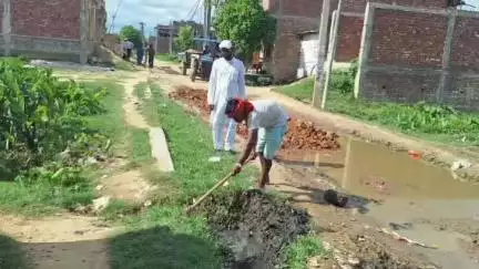 बैरगनियां: मुहर्रम पर्व को लेकर बैरगनिया नगर परिषद् सक्रिय, उप सभापति धीरज कुमार सिंह की निगरानी में तेज़ी से चल रहा सफाई कार्य