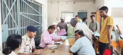 बेलदौर: थाना परिसर में जनता दरबार आयोजित, 16 मामले आए, 6 का निष्पादन