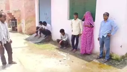 महोबा: बीला उत्तर गांव में सांप के डसने से किसान की मौत, परिवार में मचा कोहराम, ग्रामीणों ने मदद की लगाई गुहार