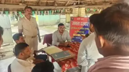 डंडारी: डंडारी थाना परिसर में भूमि विवाद मामलों के निपटारे के लिए जनता दरबार का आयोजन