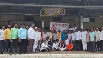 हिंगोली: रेल्वे स्थानकावरून अकोला ते श्री क्षेत्र पंढरपूर ला जाणाऱ्या भाविक भक्तांसाठी भोजन व फराळाची केली सोय