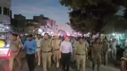 डुमरा: मोहर्रम को लेकर सीतामढ़ी में प्रशासनिक शक्ति प्रदर्शन, डीएम-एसपी के नेतृत्व में निकला फ्लैग मार्च