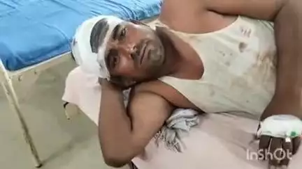 बिजनौर: गांव कोट टांडा में बारात में गए व्यक्ति के साथ हुई मारपीट, घायल व्यक्ति को जिला अस्पताल में किया गया भर्ती