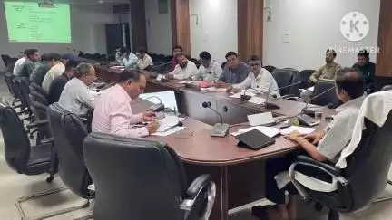 आगर: आगर कलेक्ट्रेट में कृषि योजनाओं की समीक्षा बैठक आयोजित, कलेक्टर ने जैविक हाट संचालन का निर्देश दिया