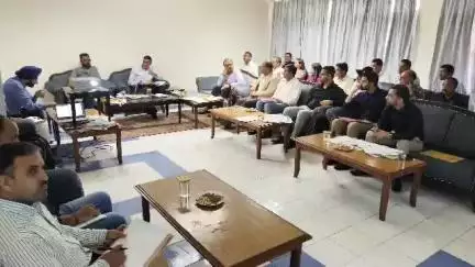 चम्बा: उपायुक्त मुकेश रेपसवाल ने राजस्व से संबंधित सभी लंबित मामलों का शीघ्र समाधान करने के दिए निर्देश