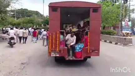 సిరిసిల్ల: సీనియర్ జర్నలిస్ట్ ప్రసాద్ మృతి అంతిమయాత్రలకు అధిక సంఖ్యలో హాజరైన బంధుమిత్రులు