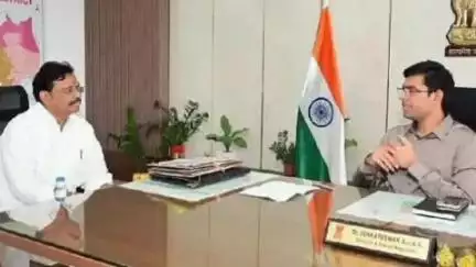 సత్యవేడు నియోజకవర్గంలో అభివృద్ధి పనులు కు నిధులు కేటాయించాలని కలెక్టర్ వెంకటేశ్వర్లు ను కోరిన ఎమ్మెల్యే ఆదిమూలం