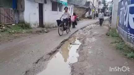 बैतूल नगर: सड़क किनारे खोदी नाली राहगीरों के लिए बन रही मुसीबत, माचना नगर भग्गू ढाना का  मामला#jansamsya@