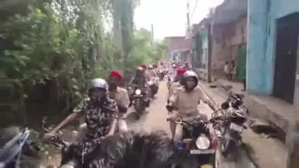 अरियरी: मुहर्रम को लेकर अरियरी में फ्लैग मार्च, शांति व्यवस्था के लिए किए गए कड़े इंतजाम