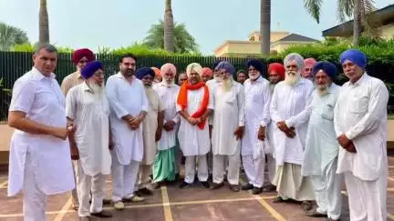 ਪਿੰਡ ਬਰਕੰਦੀ ਵਿਖੇ ਤਿੰਨ ਪਿੰਡਾਂ ਦੀ ਸੰਗਤ ਨੇ ਸਾਬਕਾ ਵਿਧਾਇਕ ਰੋਜੀ ਬਰਕੰਦੀ ਨੂੰ ਵਰਕਿੰਗ ਕਮੇਟੀ ਦਾ ਮੈਂਬਰ ਬਣਨ ਤੇ ਦਿੱਤੀ ਵਧਾਈ