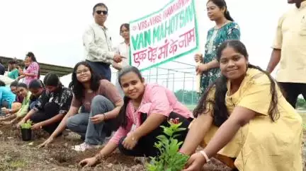 ସଦର: ବନ ମହୋତ୍ସବ ସପ୍ତାହ ପାଳନ ଅବସରରେ ଭବାନୀପାଟଣା ବିକାଶ ଉଇସଡ଼ମ ପାର୍କ ପରିସରରେ ବୃକ୍ଷ ରୋପଣ ଓ ବାହୁଡ଼ାଯାତ୍ରା ଅନୁଷ୍ଠିତ
