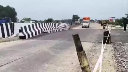 मांडर: NH-39 मुर्गु पुल पहली बारिश में ही ध्वस्त, करोड़ों की लागत से 4 साल में हुआ था तैयार