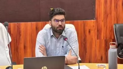 मंडला: जिला योजना भवन में सीएम हेल्पलाइन के प्रकरणों के निराकरण के संबंध में समीक्षा बैठक हुई आयोजित, CEO ने दिए आवश्यक निर्देश