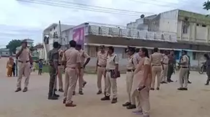 ఆర్మూర్: ఆర్మూర్ లోని జిరాయత్ నగర్ కాలనీలో కమ్యూనిటీ కాంటాక్ట్ ప్రోగ్రాం నిర్వహించిన పోలీసులు